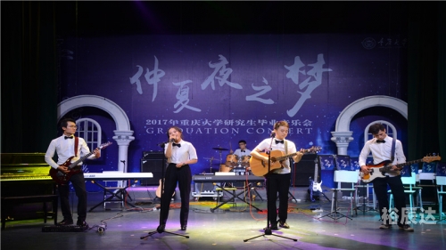 彩虹乐队主唱图片彩虹乐队主唱，音乐之梦与歌声之韵