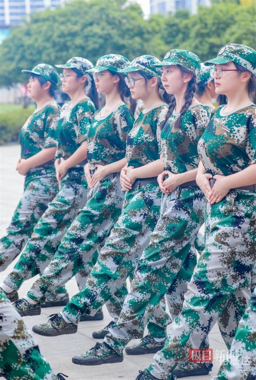 07迷彩服07迷彩服，时代的印记与青春风采-第2张图片