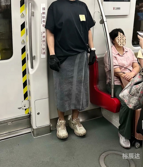 地铁女汉子地铁女汉子-第2张图片