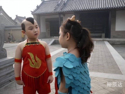 邓鸣贺表演春晚童星邓鸣贺，星光璀璨的璀璨之星-第3张图片