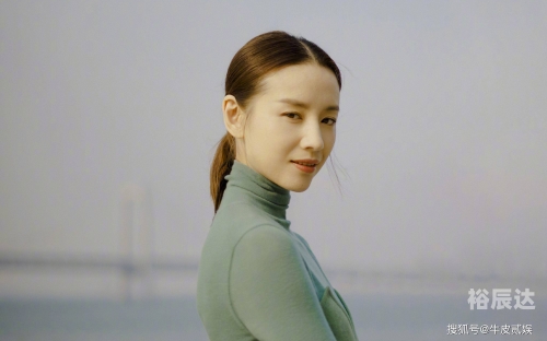 董洁歌曲大全董小洁歌词，情感与旋律的交织-第1张图片