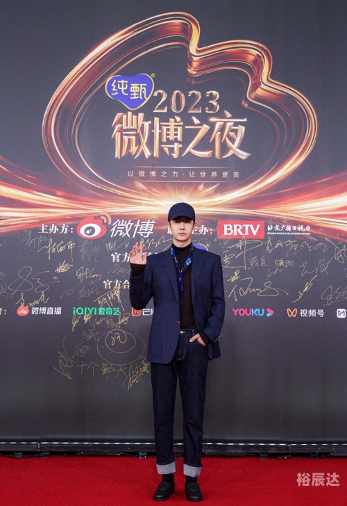春晚璀璨星光，邓鸣贺的璀璨绽放-第1张图片
