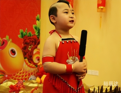 春晚童星邓鸣贺，星光璀璨的璀璨之星-第3张图片