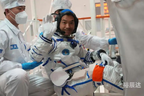 新太空3人组启航
