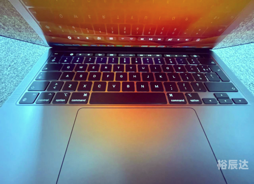 苹果macbookpro13寸苹果MACBOOKPRO13，高效与便携的完美结合-第2张图片