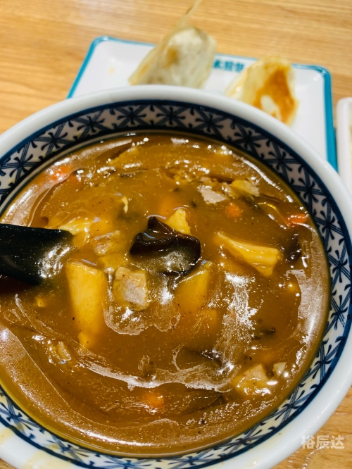 老外用胡辣汤酸辣粉泡月饼老外用胡辣汤酸辣粉泡月饼-第1张图片