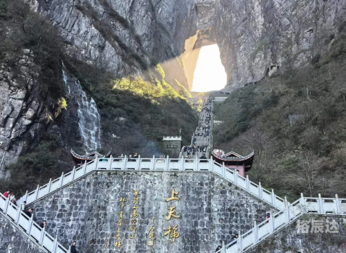 天门山99道弯天门山99道弯，自然奇观与历史文化的完美融合