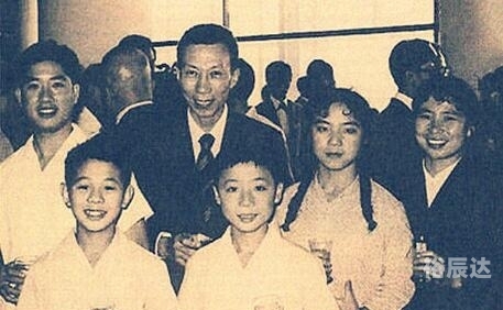 高岗与李连杰，传奇人物交织的江湖故事