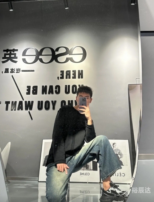 超级星秀场，璀璨璀璨的舞台-第2张图片