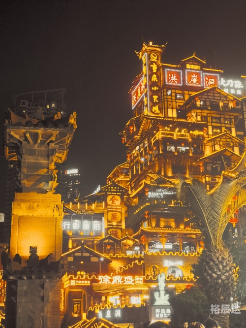 洪崖洞 抖音洪崖洞与抖音，探索沉浸式旅游体验