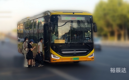 小东西我们两个c你公交车小说小东西我们两个C你公交车-第2张图片