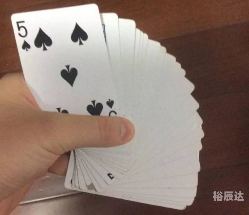 14岁学生迈开腿让打扑克14岁学生迈开腿玩打扑克-第2张图片