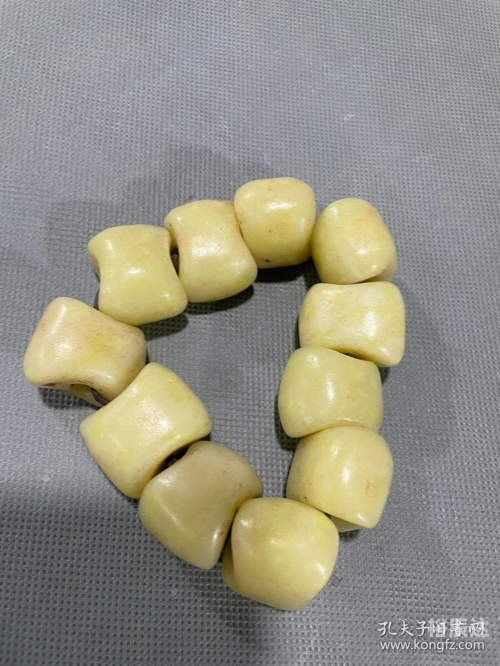 黄玉手链黄玉手链，璀璨璀璨的魅力-第1张图片