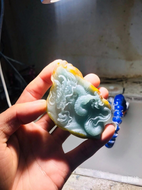薄水料翡翠薄水料翡翠，翡翠中的珍品-第1张图片