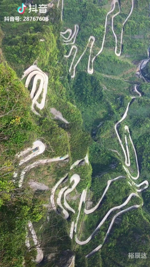 天门山99道弯能自驾吗天门山99道弯，自然奇观与历史文化的完美融合-第3张图片