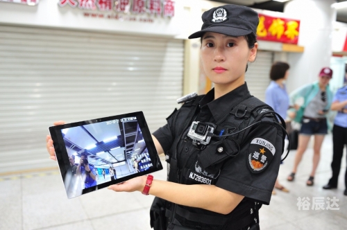地铁女汉子，都市中的独立力量