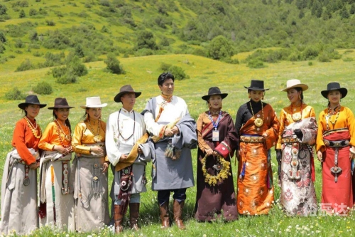 甘孜旅游局局长刘洪甘孜旅游攻略