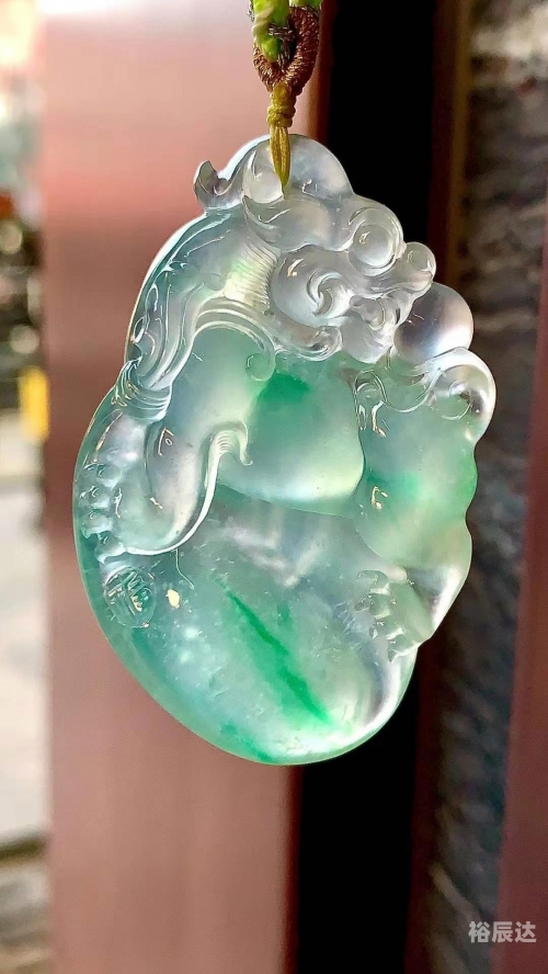薄水料翡翠薄水料翡翠，翡翠中的珍品