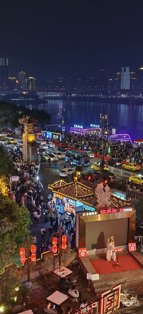 洪崖洞 抖音洪崖洞与抖音，探索沉浸式旅游体验-第2张图片
