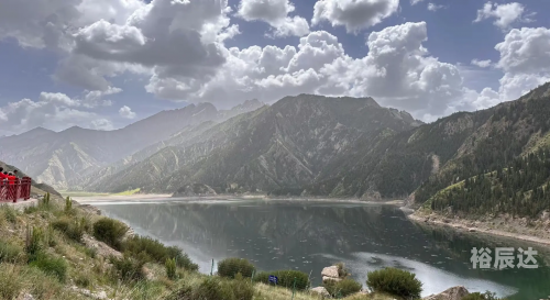 独库公路，穿越天山的壮丽之旅