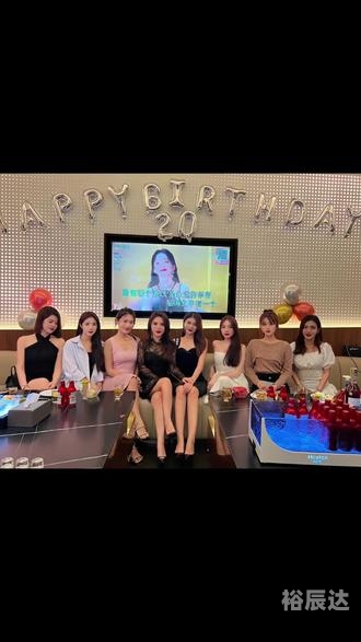18同志少爷KTV直播盛宴