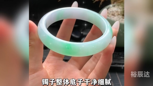 白底青翡翠，自然之美与独特之选