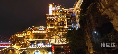 洪崖洞抖音最火的三首歌洪崖洞与抖音，探索沉浸式旅游体验