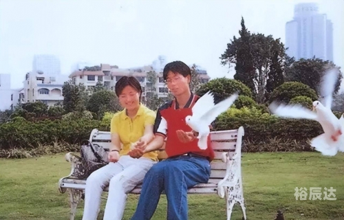 中国夫妇的家乡故事