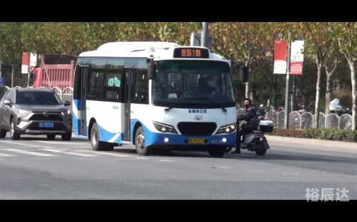 小东西我们两个C你公交车