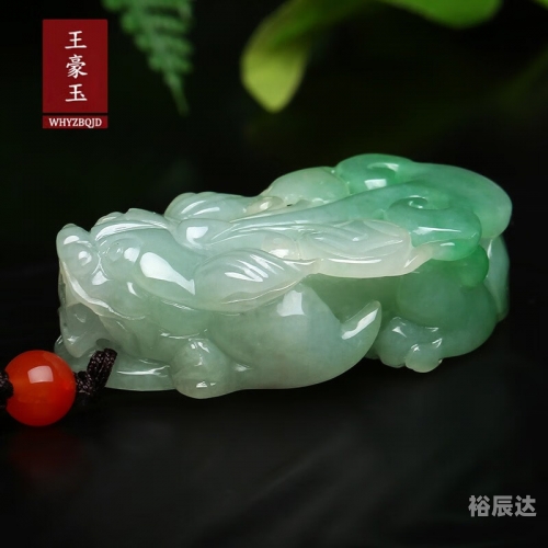 高冰种翡翠原石价格血玉皮丘高冰种翡翠原石价格，市场与价值