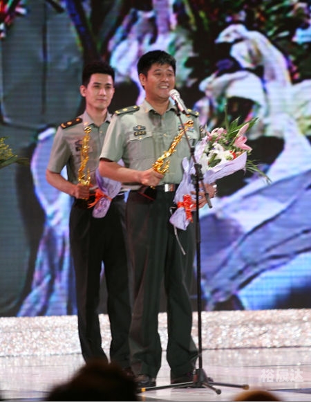 金凤凰奖含金量高吗金凤凰奖揭晓，璀璨之星闪耀行业舞台