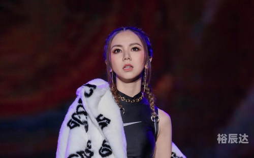 百变大咖秀邓紫棋，音乐与舞台的完美融合-第2张图片