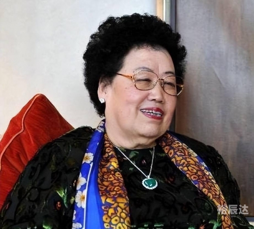 富婆点特图富婆点特图，奢华生活背后的秘密