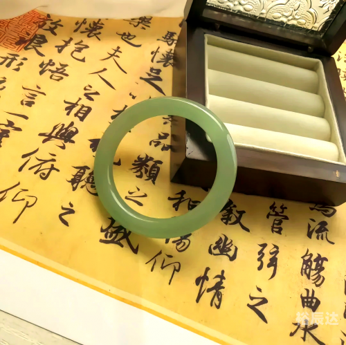 天山翠属于什么档次的玉东陵玉属于高档玉石类别