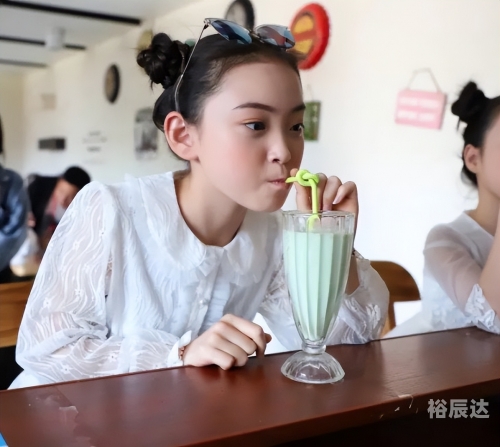 邓鸣贺最新消息邓鸣贺最新消息，演艺事业蒸蒸日上
