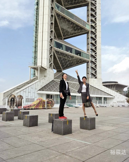 银钻国际，璀璨未来，国际品质