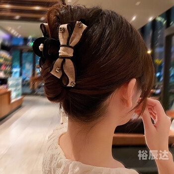 百变发夹盘发视频教程百变发夹，时尚与个性的完美结合-第2张图片